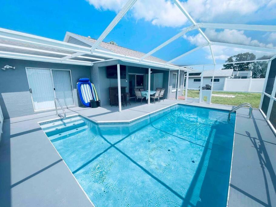 Manatee Oasis Weeki Wachee Family Fun Pool Home Spring Hill Exterior photo
