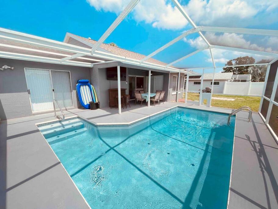 Manatee Oasis Weeki Wachee Family Fun Pool Home Spring Hill Exterior photo